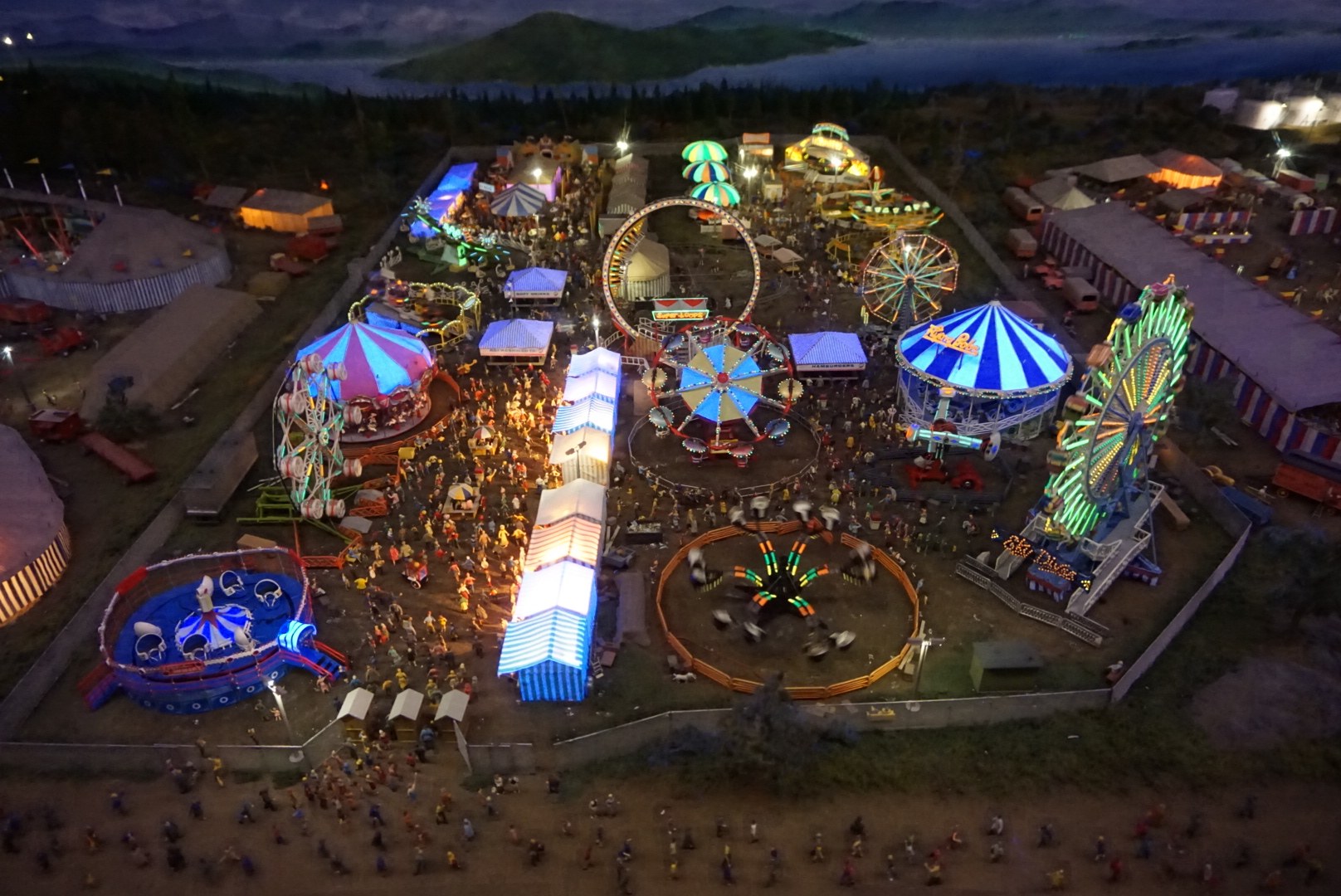 Mini World Circus